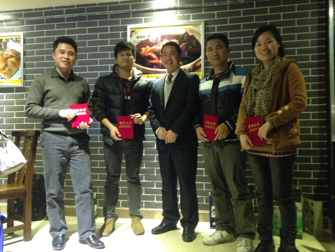  告別2013迎接2014,卓石公司團隊年終聚餐,一起探討企業發展戰略與品嘗舌尖上的美味，非常感謝大家一直以來對卓石公司的支持，2014年我們會更加努力，會做得更好！